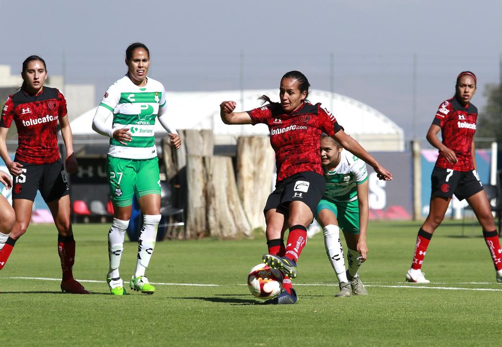 En un accidentado partido de futbol, las Guerreras sucumbieron por la mínima diferencia en Metepec, Estado de México, ante las Diablas Rojas del Toluca, en el cierre de la jornada 15 de la Liga MX Femenil. (TWITTER)