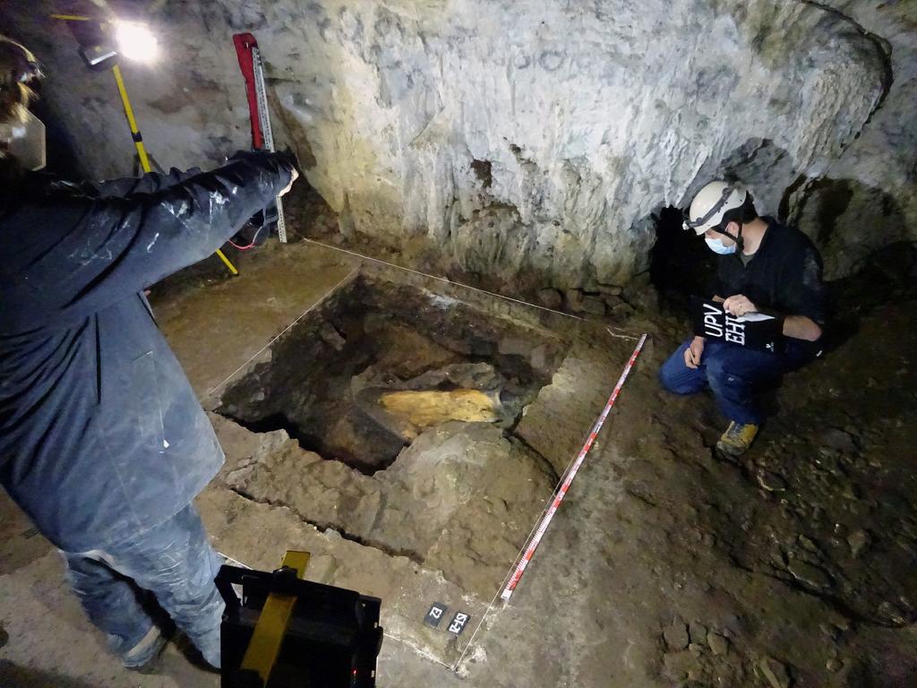 Hace 29,000 años un grupo de humanos cazaron un mamut y trasladaron, al menos, una de sus enormes patas al interior de su cueva, en lo que hoy es el yacimiento de Isturitz (Francia), una práctica que, hasta ahora, no estaba documentada en el sur de Europa. (EFE) 