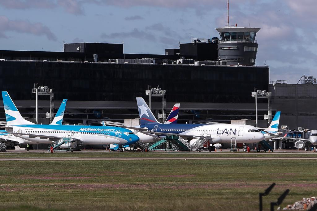 Las aerolíneas estiman una pérdida de 47 mil 700 millones de dólares en 2021, pese a una ligera mejora del tráfico aéreo, de acuerdo con la Asociación Internacional de Transporte Aéreo (IATA). (ARCHIVO) 