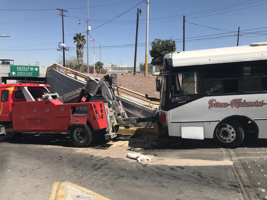 Se trata de un camión blanco con rojo, de la ruta Torreón-Matamoros, con número económico 92, el cual se encontraba fuera de servicio.
(EL SIGLO DE TORREÓN)