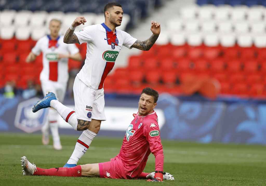 Mauro Icardi marcó tres goles en la paliza 5-0 del Paris Saint-Germain sobre el Angers, en los cuartos de final de la Copa de Francia. (EFE)