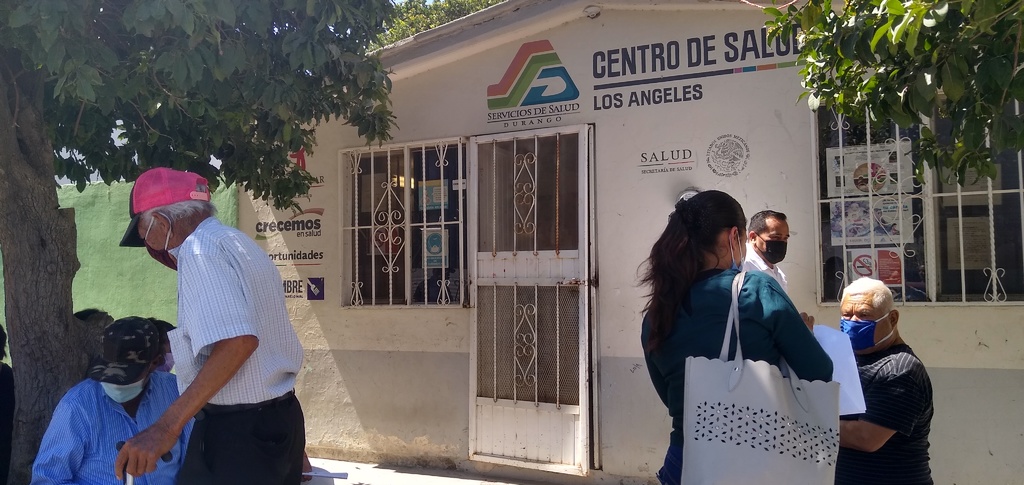 Ayer se llevó a cabo la jornada de vacunación contra el COVID-19 en las comunidades Juan E. García, Los Ángeles y La Luz.
