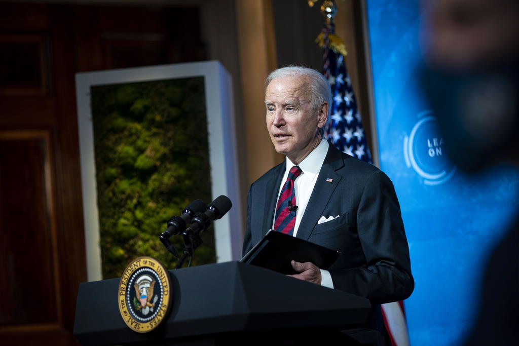 El presidente estadounidense, Joe Biden, pidió este jueves a los ciudadanos del país un mayor compromiso con el cuidado del medioambiente y con las acciones que sirven para luchar contra el cambio climático y crear un futuro más 'saludable, seguro y equitativo para todos'. (EFE) 

 