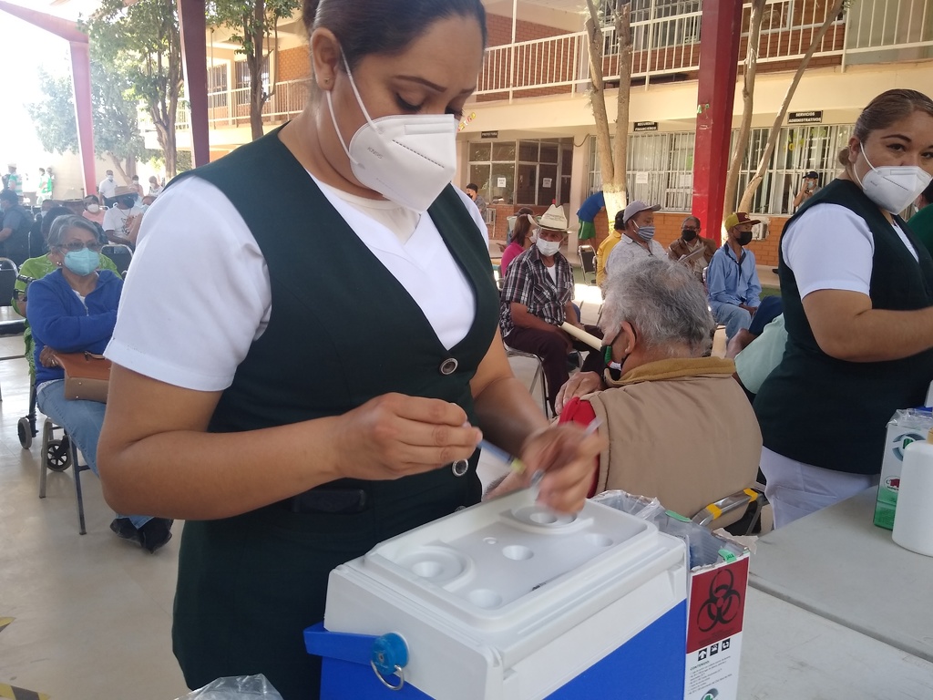 Las proyecciones son concluir mañana sábado la aplicación de la segunda dosis de la vacuna contra COVID-19 en Matamoros. (EL SIGLO DE TORREÓN) 