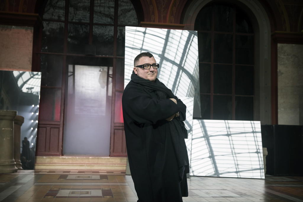 El diseñador de origen israelí Alber Elbaz, uno de los nombres más conocidos de la industria de la moda y ex director creativo de Lanvin, falleció este domingo en París a los 59 años de edad, anunció el grupo de lujo Richmond con el que colaboraba. (EFE)