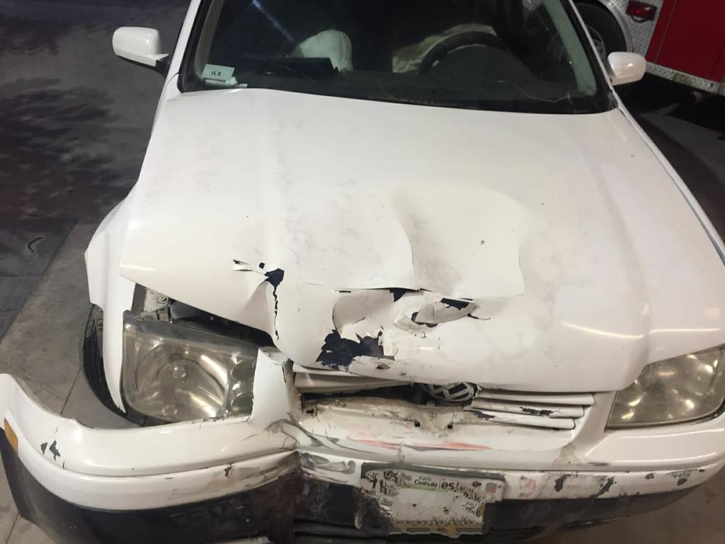 Una conductora impactó su vehículo de frente contra otro automóvil al oriente de la ciudad de Torreón, el saldo fue de una persona lesionada. (EL SIGLO DE TORREÓN)