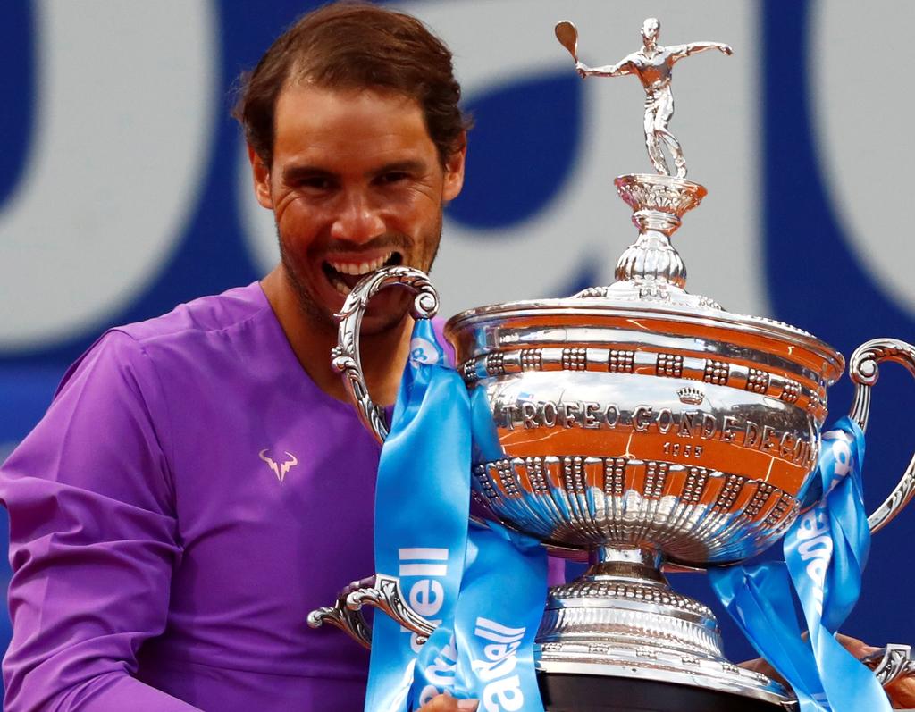 Rafael Nadal se impuso 6-4, 6-7, 7-5 a Stefanos Tsitsipas en la final. (AP)