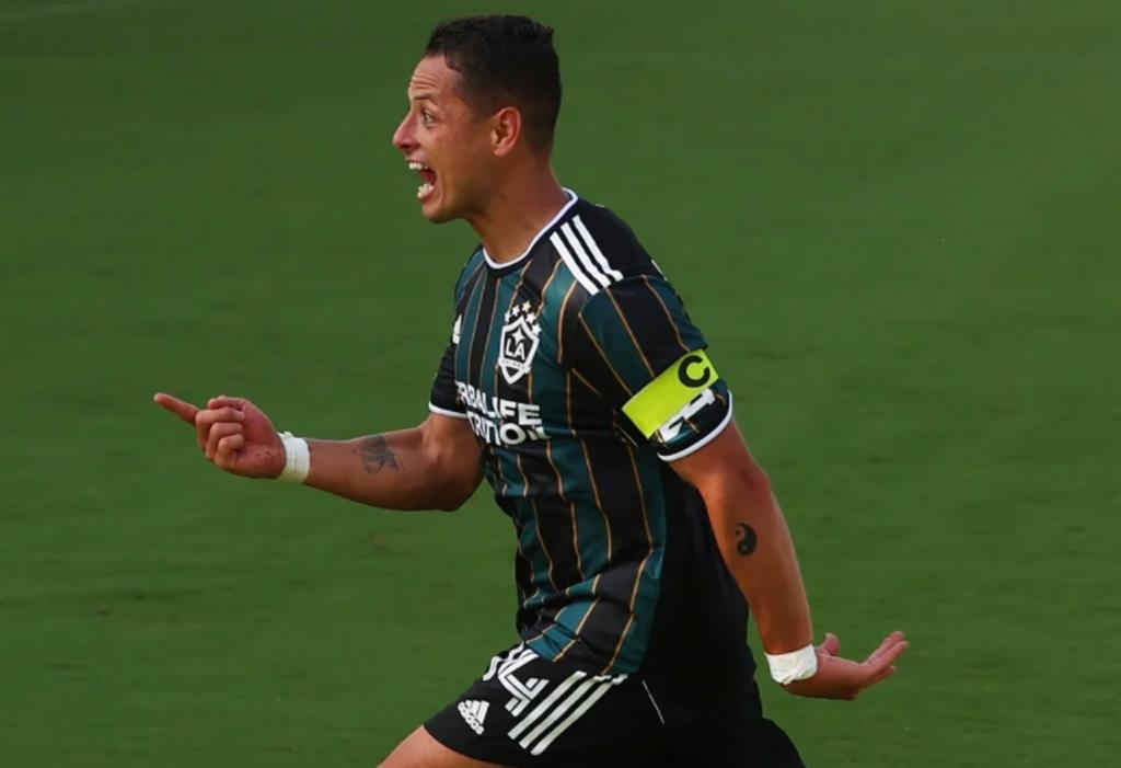 Javier Hernández logró un hat-trick con el Galaxy este fin de semana, mismo que fue ignorado por la Selección Mexicana.
(AP)