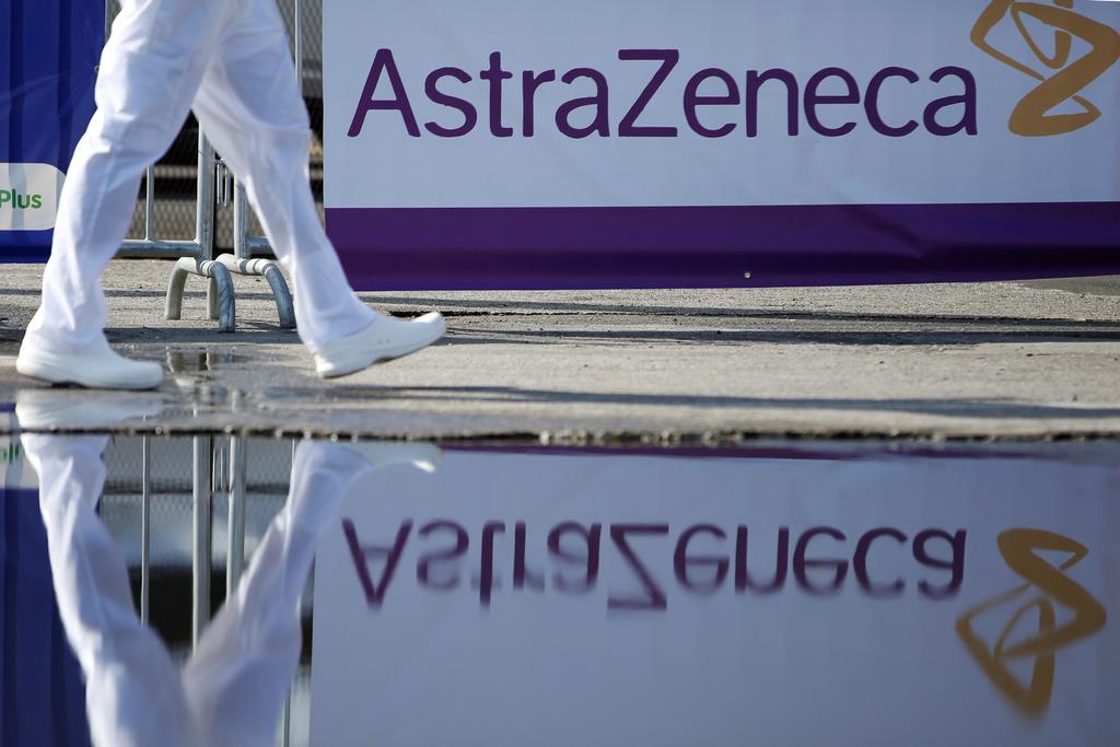 La Comisión Europea (CE) resolverá en los tribunales su deteriorada relación con la farmacéutica anglosueca AstraZeneca, que sólo entregará en el primer semestre del año un tercio de las dosis firmadas con la Unión Europea (UE). (ARCHIVO) 
