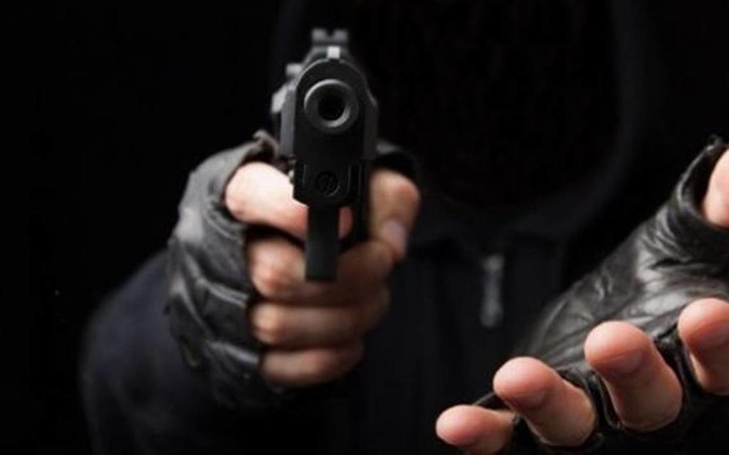 Un hombre fue despojado de 80 mil pesos, luego de que unos sujetos lo sometieron con una pistola, para perpetrar el robo. (ARCHIVO)