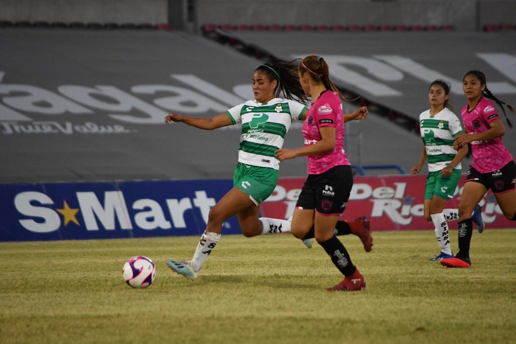 En lo que su último partido en el Corona en el Guardianes 2021 del circuito rosa, el Santos Laguna Femenil se impuso 3-0 a las Bravas de Ciudad Juárez. (TWITTER)