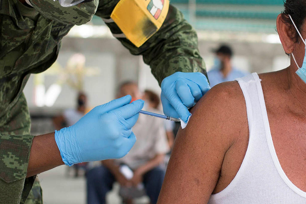 Ruy López Ridaura, director general del Centro Nacional de Programas Preventivos y Control de Enfermedades, informó que en la primera semana de mayo se iniciará la vacunación contra COVID-19 en adultos de 50 a 59 años.
(ARCHIVO)