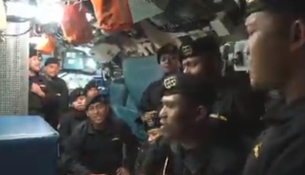 Antes de desaparecer el submarino en el que viajaban los 53 marinos fallecidos, estos cantaron una emotiva canción en un video que se ha viralizado en redes sociales (CAPTURA) 