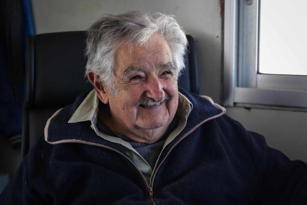 El expresidente de Uruguay José Mujica (2010-2015) fue dado de alta en torno a las 13:00 hora local (16:00 GMT) de este miércoles después de la endoscopia a la que se le sometió la pasada noche y en la que le fue hallada una úlcera de esófago provocada por un 'cuerpo extraño', según informaron fuentes médicas. (ARCHIVO) 
