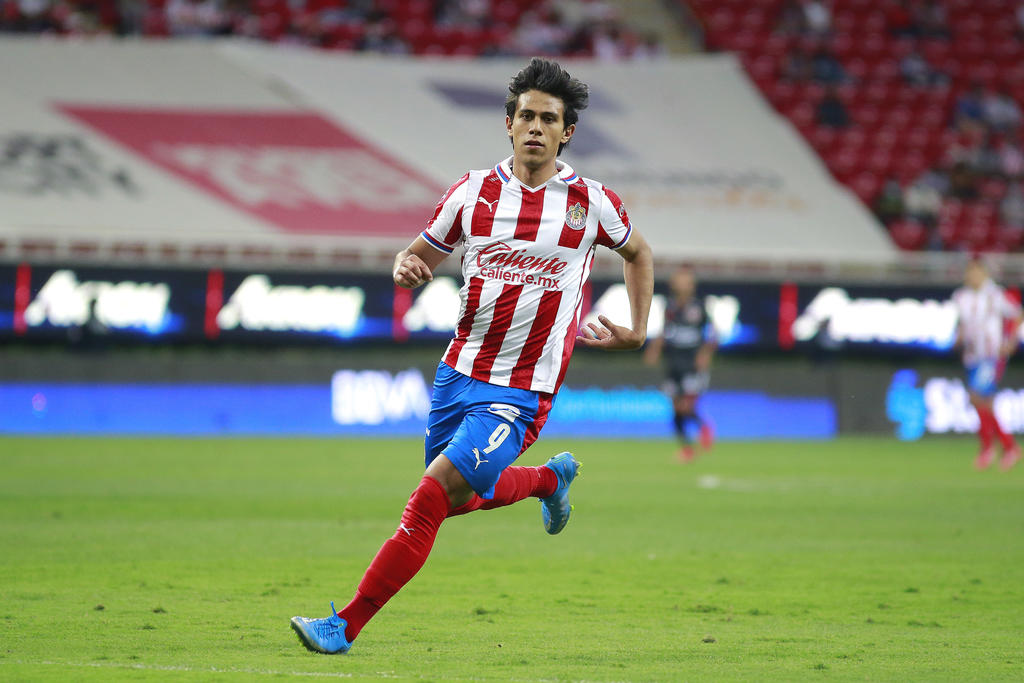 El delantero de las Chivas de Guadalajara, José Juan Macías, se suma a la lista de jugadores mexicanos que están en la mira de cuadros europeos. (JAM MEDIA) 
