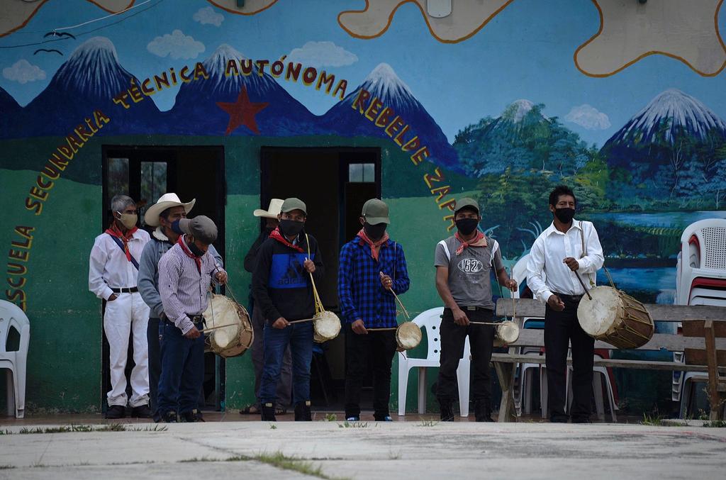 El Grupo Indignación dio cobijo y apoyo a la delegación del Ejército Zapatista de Liberación Nacional (EZLN), un total de 110 personas de los cuales siete son indígenas y el resto extranjeros y observadores, que pretenden llegar a Europa en la primera quincena de junio en algún puerto de España con el fin de, según el subcomandante Moisés, 'intercambiar con europeos historias mutuas, dolores, rabias, logros y fracasos'. (ARCHIVO)