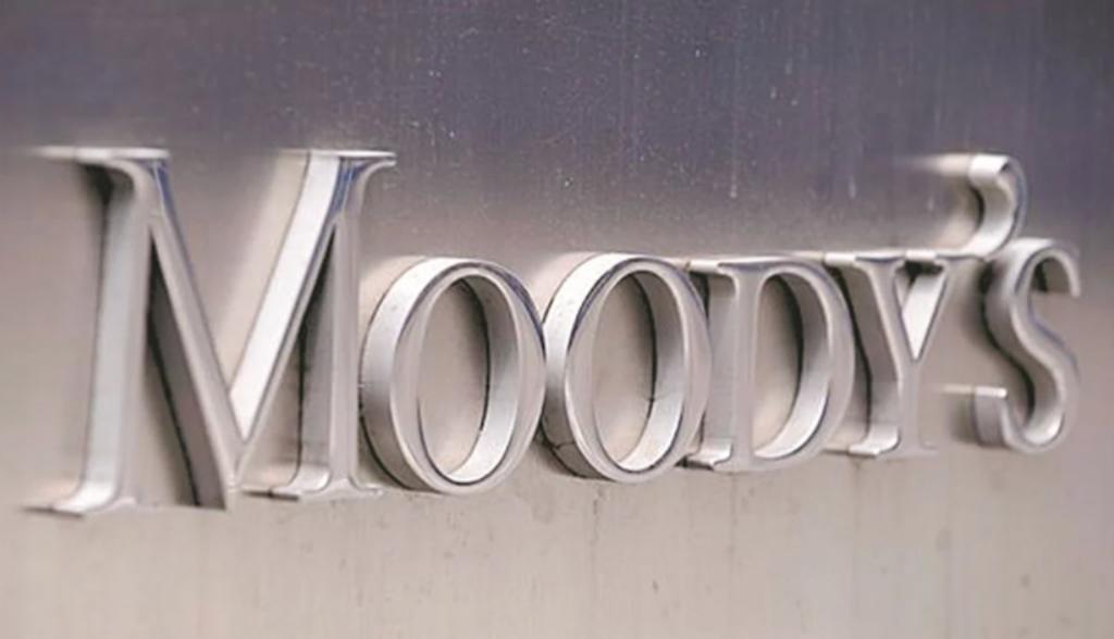 De acuerdo con Moody's, la nota sobre México se mantiene tres escalones por encima del grado de inversión, y en su escenario base no se vislumbra una reducción tan grande en su evaluación de la nota crediticia en el mediano plazo.
(ARCHIVO)