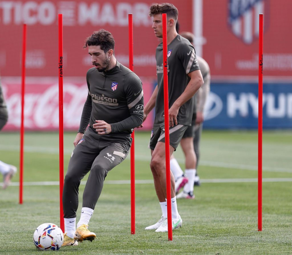 El líder Atlético de Madrid culminó ayer su preparación para el encuentro de hoy ante Elche.