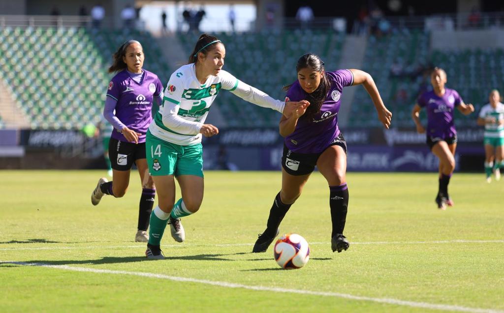 Una sensacional voltereta, fraguaron esta tarde las Guerreras del Santos Laguna Femenil para doblegar a las Cañoneras de Mazatlán por marcador de 2 goles a 3, en el cierre del torneo Guardianes 2021 de la Liga MX Femenil. (ESPECIAL)
