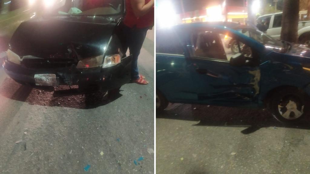 Un conductor en estado de ebriedad protagonizó un accidente vial en la colonia Sección 38 de la ciudad de Torreón, los daños materiales de calcularon en más de 80 mil pesos. (EL SIGLO DE TORREÓN)