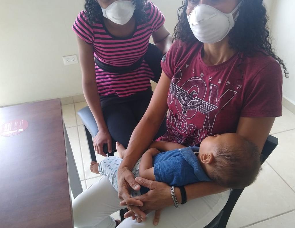 Lesli Yadhira es originaria de Honduras y al arribar a Ciudad de México dio a luz a su hijo, quien hoy tiene 8 meses. (EL SIGLO DE TORREÓN)