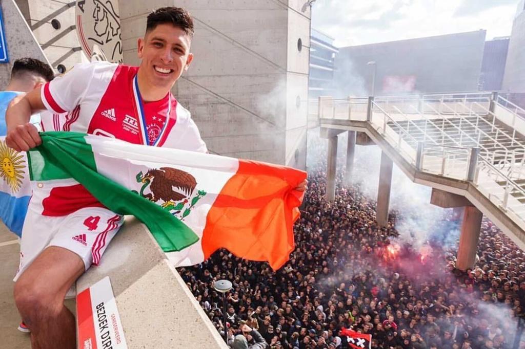 Edson escribió en sus redes sociales un emotivo mensaje tras coronarse con su equipo, texto que acompañó con imágenes del festejo en el que aparece acompañado por la bandera de México. (ESPECIAL)