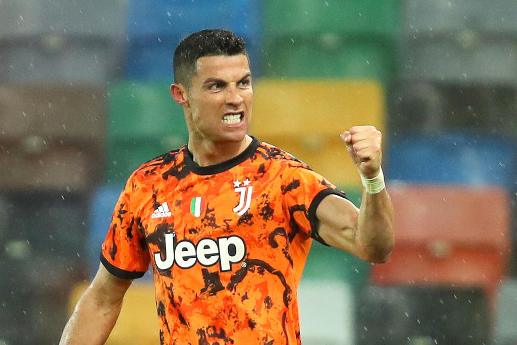  El portugués Cristiano Ronaldo dejó atrás este domingo su sequía goleadora de tres partidos y anotó un trascendental doblete en los minutos 83 y 90 para evitar un revés al Juventus en el campo del Udinese y darle un triunfo por 2-1. (ARCHIVO)