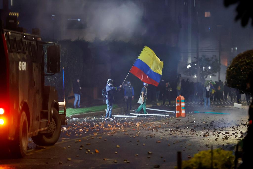 La Defensoría del Pueblo de Colombia elevó a 19 el número de personas que han muerto durante las protestas contra la reforma tributaria del Gobierno, que comenzaron el pasado miércoles y dejan además unos 800 heridos. (ARCHIVO)