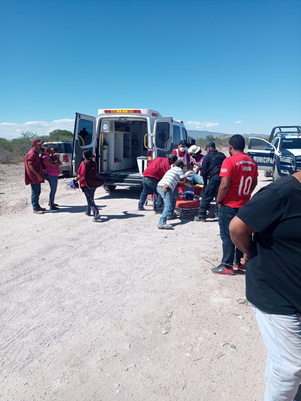 El accidente ocurrió el sábado 1 de mayo a las 16:00 horas en la vía que dirige de Cuencamé al poblado San Antonio del Ojo Seco. (EL SIGLO DE TORREÓN)