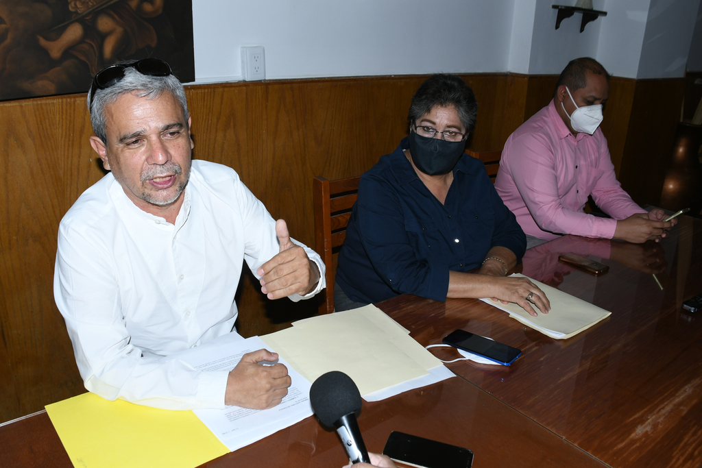 Humberto Torres, María Elena Mireles y Gerardo Orozco expresaron su inconformidad por la designación del candidato de Morena. (FERNANDO COMPEÁN)