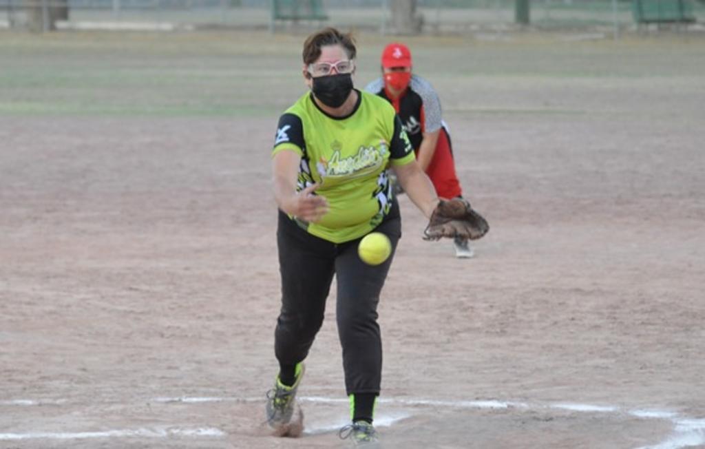 Un gran ritmo de competencia, se mantiene en la Liga Municipal de Softbol Femenil de Torreón, donde se disputó la undécima jornada de la temporada “Primavera – Verano 2021”. (ESPECIAL)