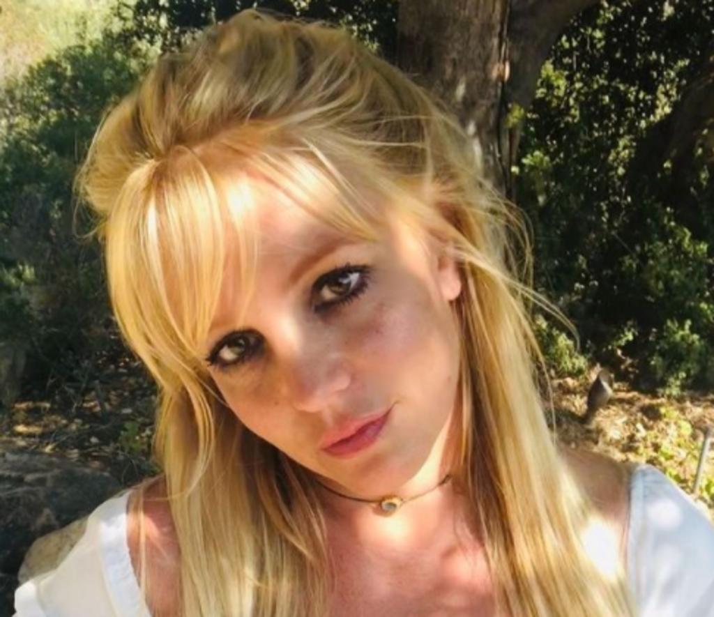 Britney Spears se siente 'profundamente halagada' por el interés que ha despertado últimamente su pasado en el mundo de la música, pero al mismo tiempo califica de 'hipócritas' los documentales que se han elaborado sobre ella. (ESPECIAL)
