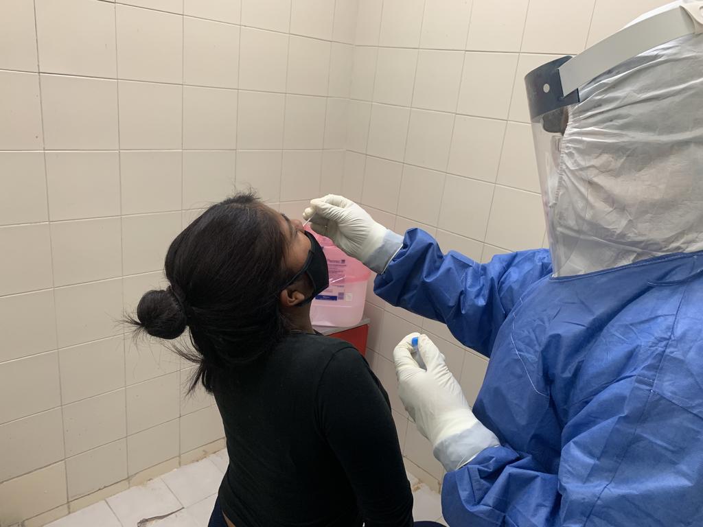 Este miércoles 05 de mayo, la Secretaría de Salud del Estado de Durango confirmó 33 mil 568 personas en total que han resultado positivas al coronavirus  SARS-CoV-2 y 2,371 defunciones. (ARCHIVO)
 