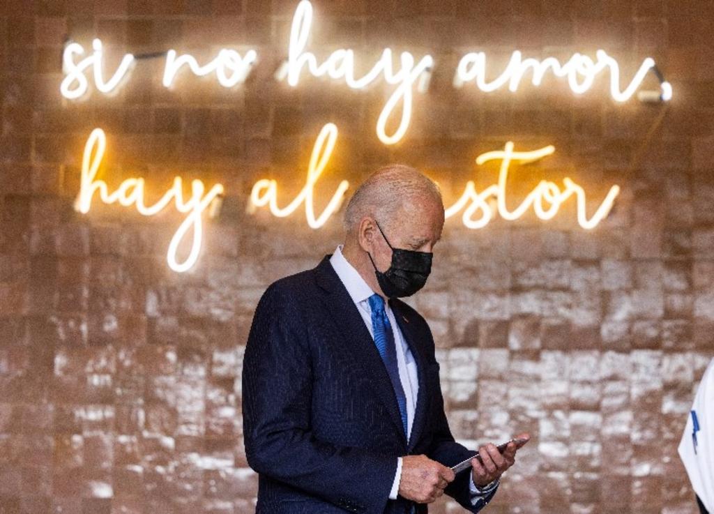 El presidente de Estados Unidos, Joe Biden, sorprendió este miércoles con una visita a un restaurante mexicano en el noreste de Washington DC, beneficiado por un programa piloto de su Gobierno para ayudar al sector hostelero frente al impacto económico de la pandemia. (Especial) 