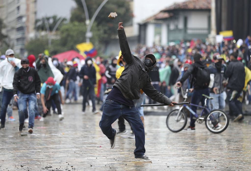 La situación se puso tensa en la Plaza de Bolívar, centro del poder político y judicial de Colombia. (AP) 