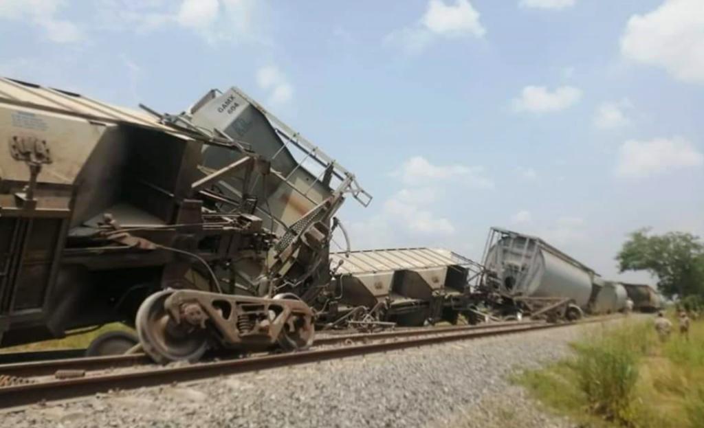 Fue a la altura del kilómetro 114, donde el tren carguero sufrió una falla lo que ocasionó que ocho vagones se descarrilaran.
(ESPECIAL)