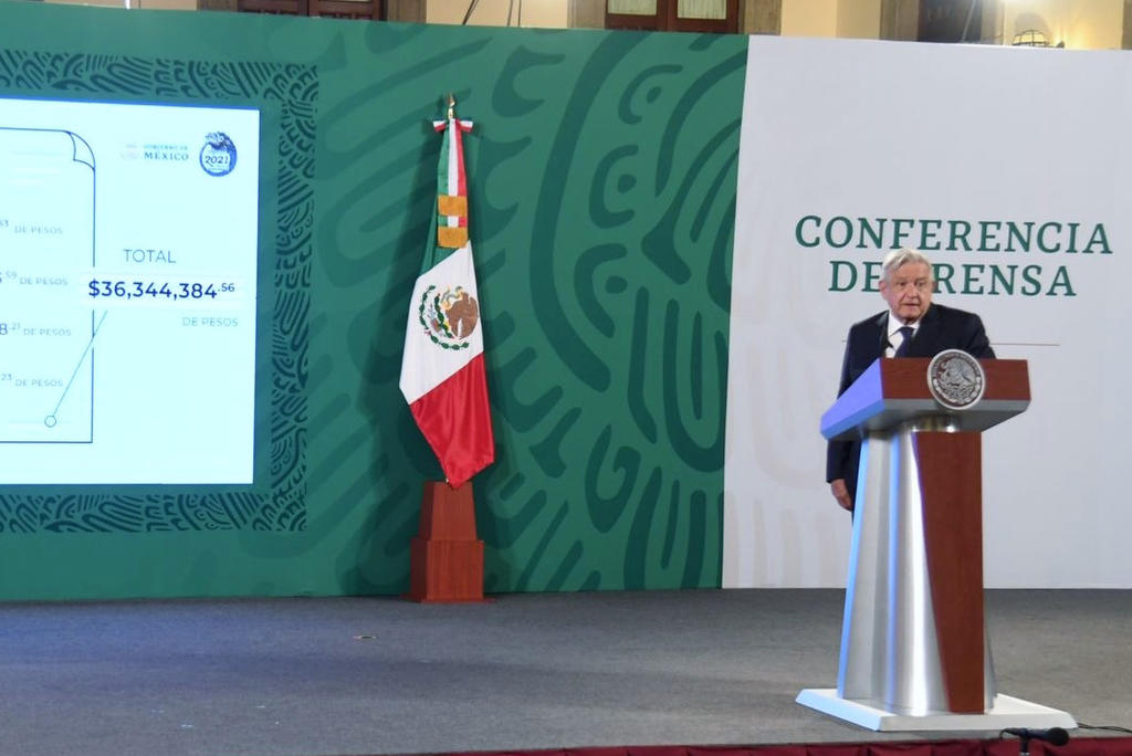 El presidente López Obrador exhibió presuntas facturas que demuestran que MCCI recibió 50 millones de pesos (2.5 millones de dólares) de USAID de 2018 a la fecha. (EL UNIVERSAL)
