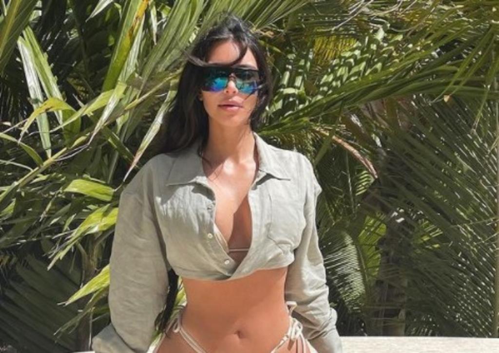 Con más de 4 millones de reacciones en menos de 24 horas, la guapa empresaria e influencer, Kim Kardashian, arrasó en sus redes sociales con una imagen ejercitándose en un revelador leotardo. (Especial) 