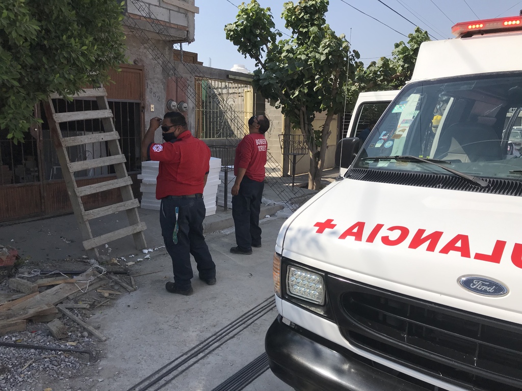 Paramédicos de la Cruz Roja arribaron al lugar para brindar los primeros auxilios al lesionado.