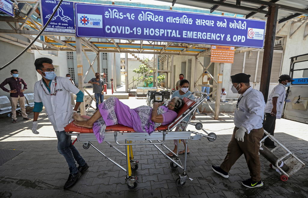 Con 4,187 fallecidos en las últimas 24 horas, el número total de muertes desde el inicio de la pandemia asciende ya a 238,270, lo que mantiene a la India como el tercer país con más muertes solo por detrás de Estados Unidos y Brasil, según datos del Ministerio de Salud indio y la Universidad Johns Hopkins.
(ARCHIVO)