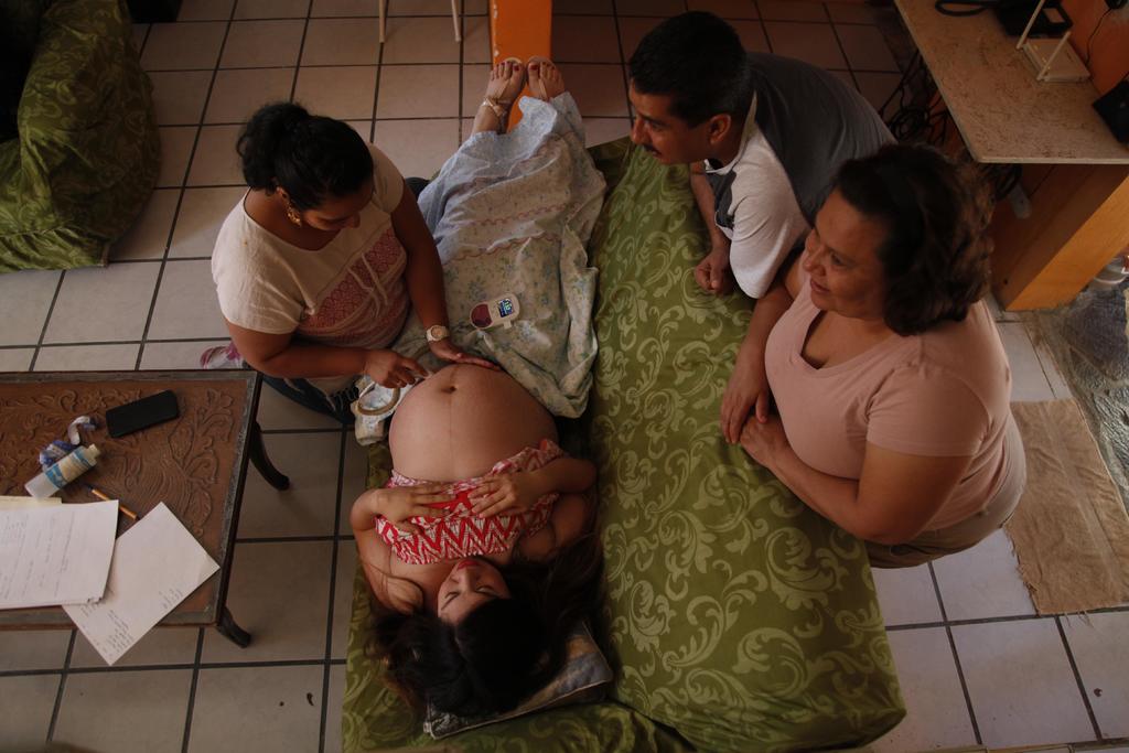 De acuerdo con datos de la Secretaría de Salud federal (Ssa), durante más de un año de pandemia, en Acatepec se han registrado solo 13 casos confirmados y dos defunciones por COVID-19.