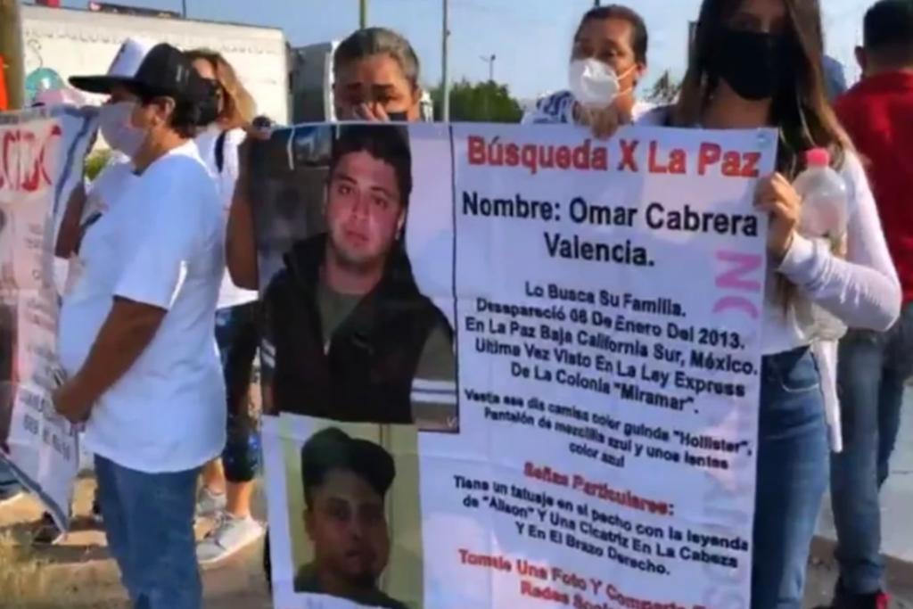 En la ciudad de Morelia, Michoacán, cerca de 30 personas, la mayoría madres con hijos desaparecidos, se manifestaron este 10 de mayo afuera de la 21 Zona Militar.
(ESPECIAL)