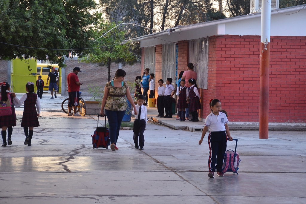 La decisión de permitir el regreso de los estudiantes a las escuelas fue tomada por el Gobierno estatal en consenso con las tres secciones del SNTE, padres de familia y autoridades sanitarias. (ARCHIVO)