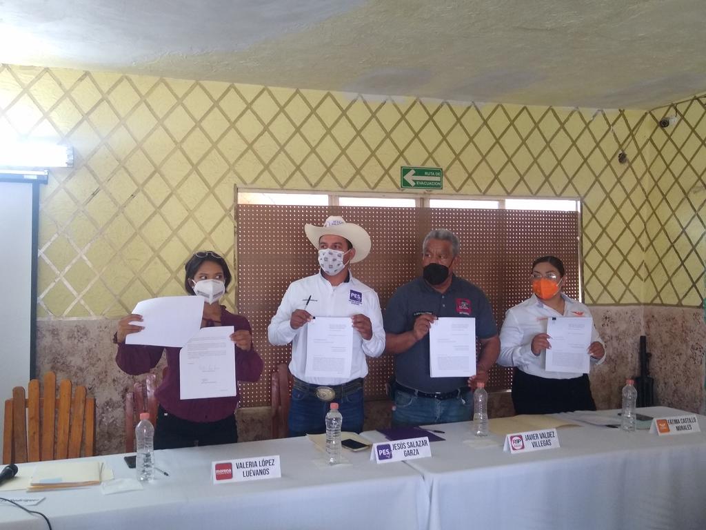 Acusaron directamente al candidato del PRI, Miguel Ángel Ramírez López de entregar apoyos, incluso de intimidar a los ciudadanos para que voten por su planilla.
(EL SIGLO DE TORREÓN)