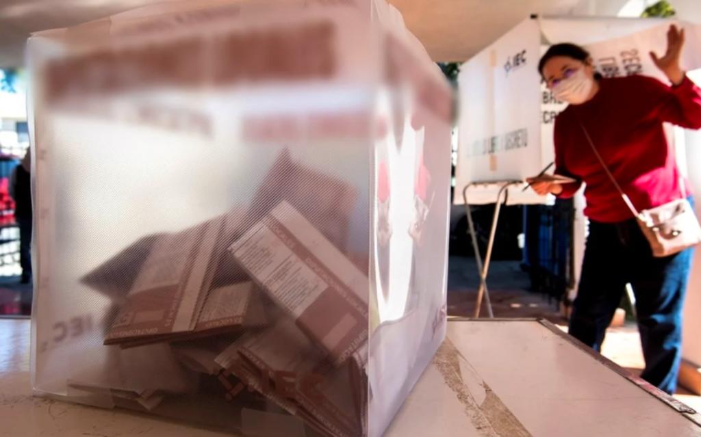 Durante el proceso electoral, poco más de 600 candidatos a las presidencias municipales y 75 a las diputaciones locales decidieron que en la boleta de votación vayan sus apodos.
(ARCHIVO)