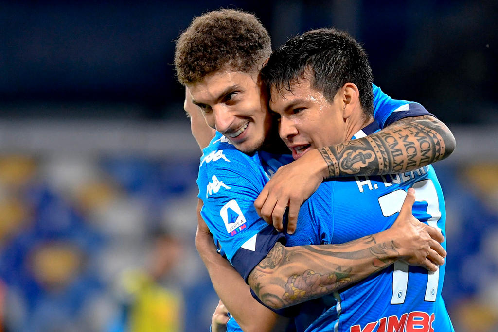Hirving 'Chucky' Lozano regresó a la titularidad con el Napoli y respondió con gol en el partido ante el Udinese, que significó el tercer tanto para su escuadra en el partido. (EFE)