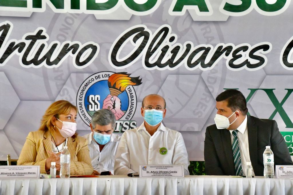 El secretario general del SNTSS en México, Arturo Olivares, estuvo ayer de visita en Lerdo en el marco del Día de la Enfermera.