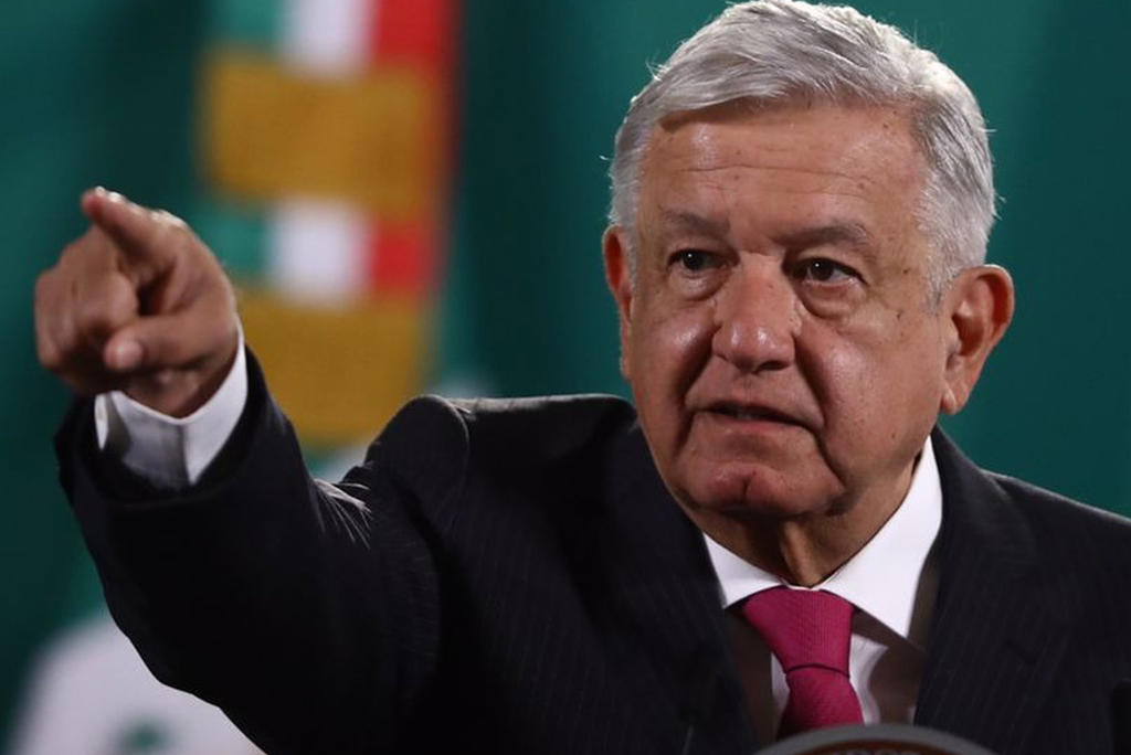 López Obrador pidió al INE no adelantarse porque será la Fiscalía General de la República, quien resuelva si es un delito la entrega de las tarjetas con la promesa de recursos para obtener el voto. (EL UNIVERSAL)
