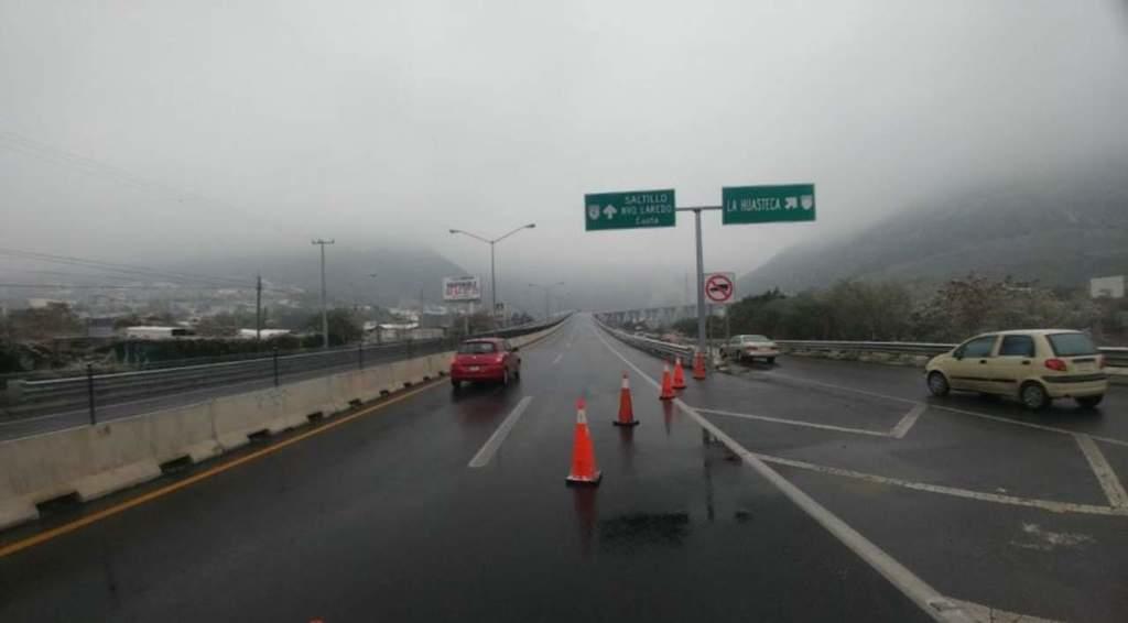 La cuenta de Autopista Saltillo-Monterrey en Twitter, informa que el tramo cerrado es del km 82 al 54.
