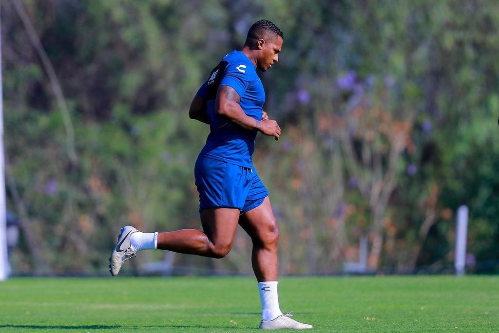 Anunció su retiro como jugador de futbol por un desgaste severo en las rodillas. (INSTAGRAM / @antoniovalencia2525)